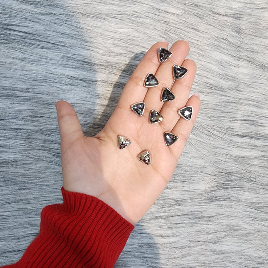 Triangle shaped fancy Stonework Buttons