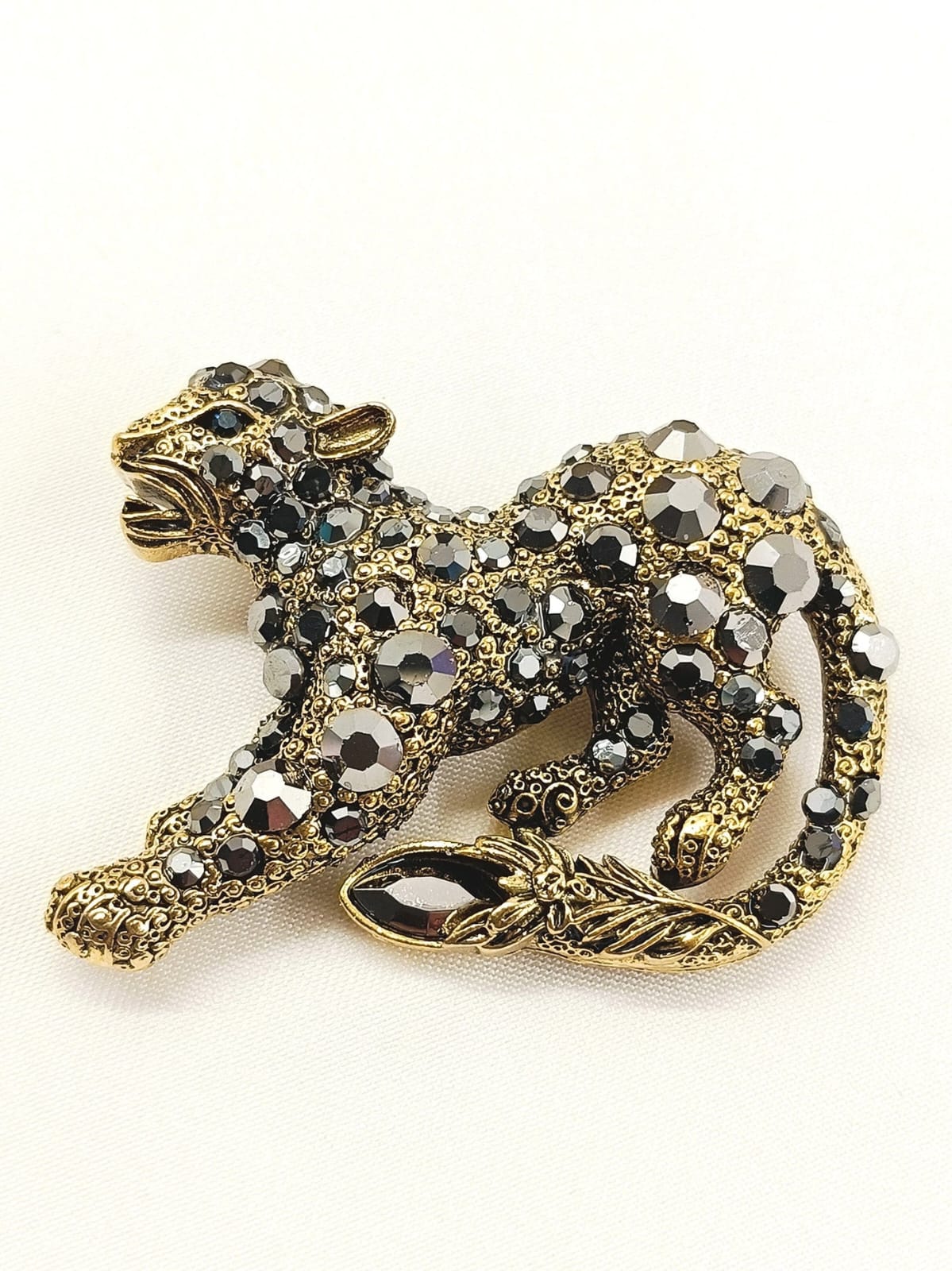 Premium Golden Color Leopard Design Brooch Lapel Pin with back pin
