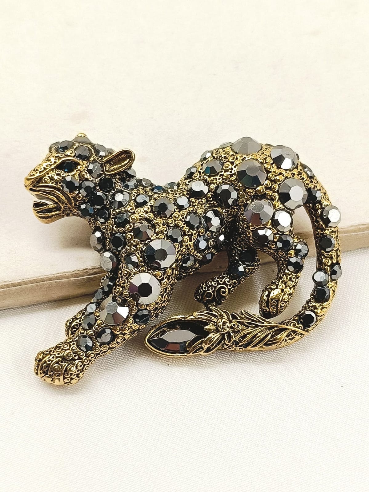 Premium Golden Color Leopard Design Brooch Lapel Pin with back pin