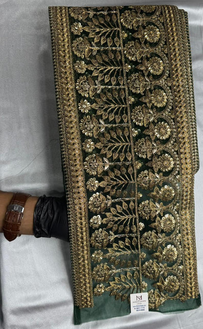 Rich, traditional aesthetic with a royal appeal