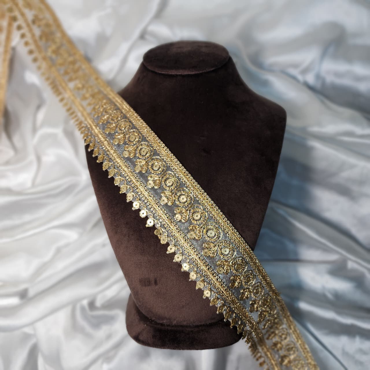 Stylish Lace Border with Superior Finish